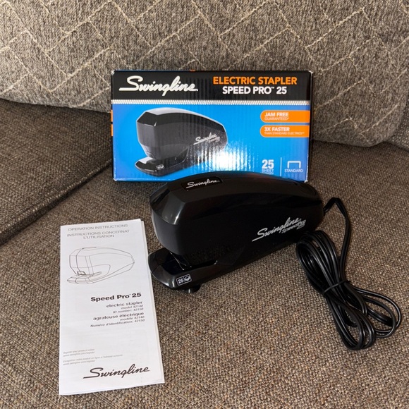 BNWT Swingline Black Electric Stapler - Picture 1 of 8